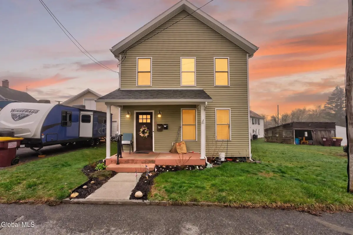 8 Elbow Street, Greenwich, NY 12834 - #1