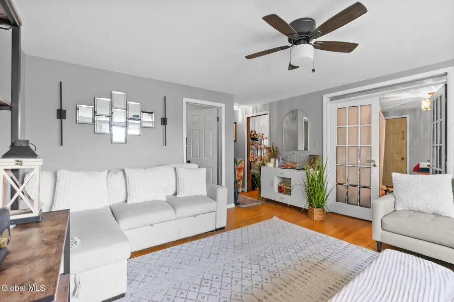 8 Mccleary Avenue, Amsterdam, NY 12010 - #3