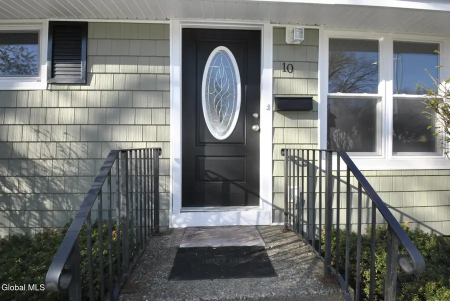 10 Bridle Path, Colonie, NY 12205 - #2