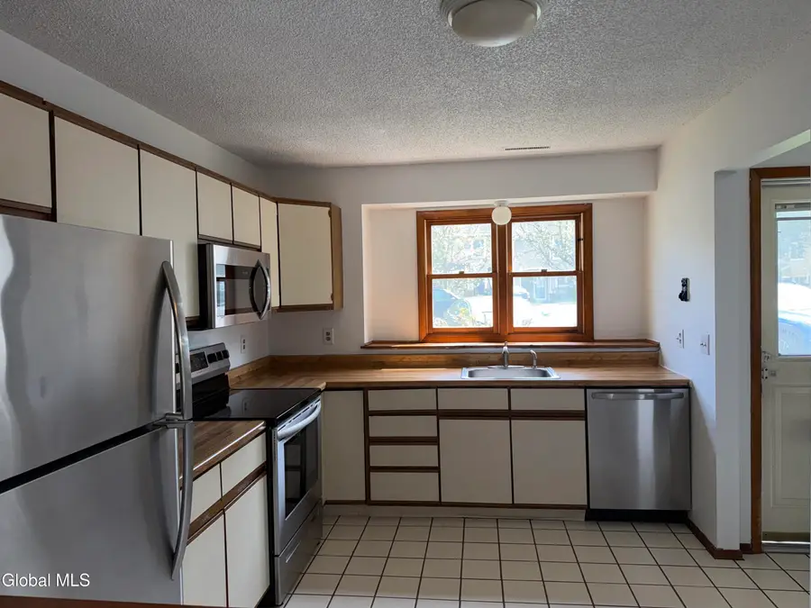 10 Bennington Way, Halfmoon, NY 12065 - #3