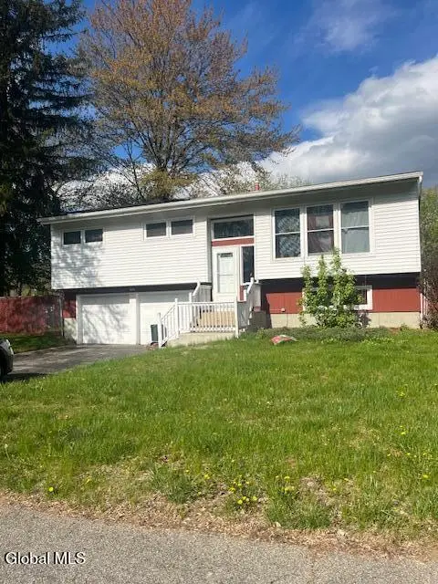 12 Vincent Avenue, Colonie, NY 12205