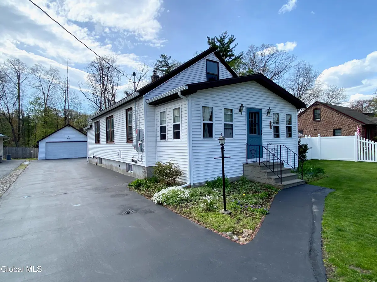 38 Van Heusen Street, Colonie, NY 12205 - #1