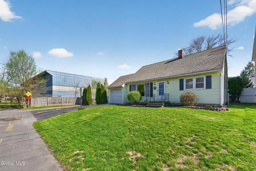 25 Woodbine Avenue, Watervliet, NY 12189 - #3