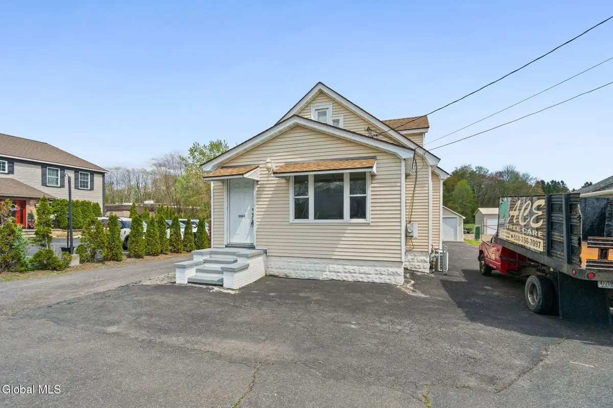 3041 Hamburg Street, Rotterdam, NY 12303 - #1