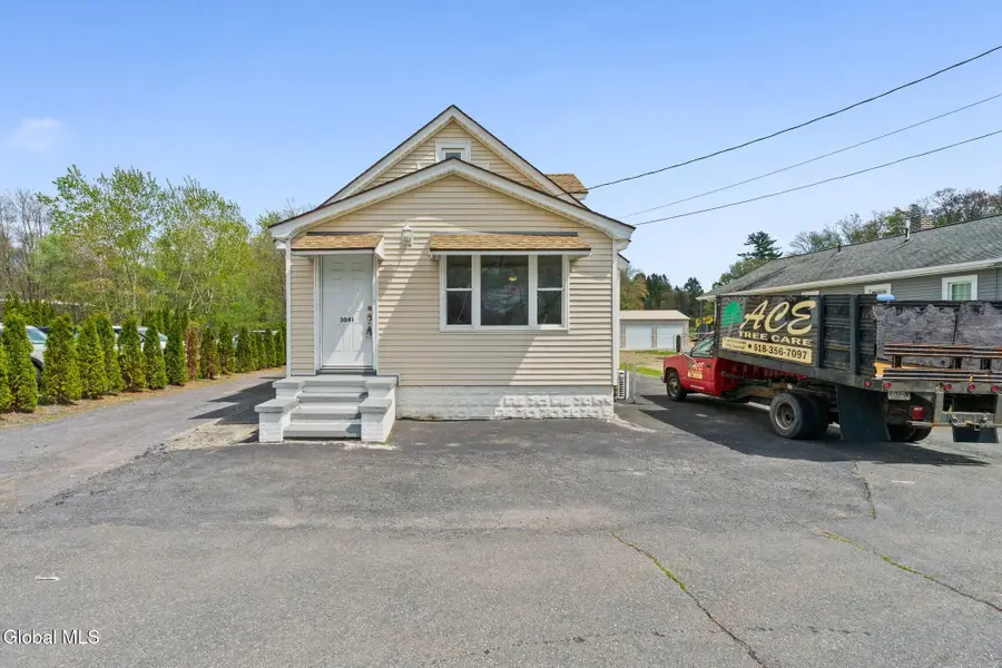 3041 Hamburg Street, Rotterdam, NY 12303 - #2