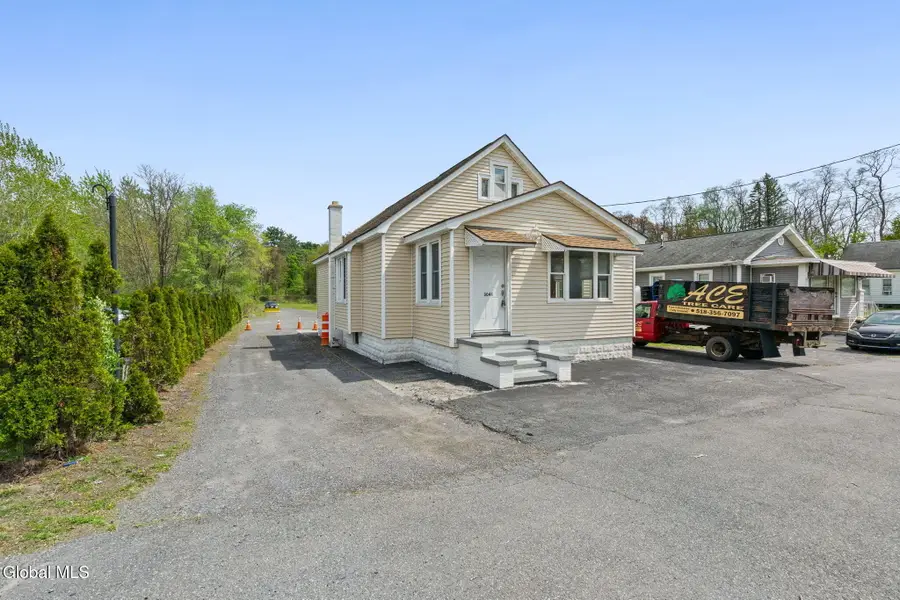 3041 Hamburg Street, Rotterdam, NY 12303 - #3