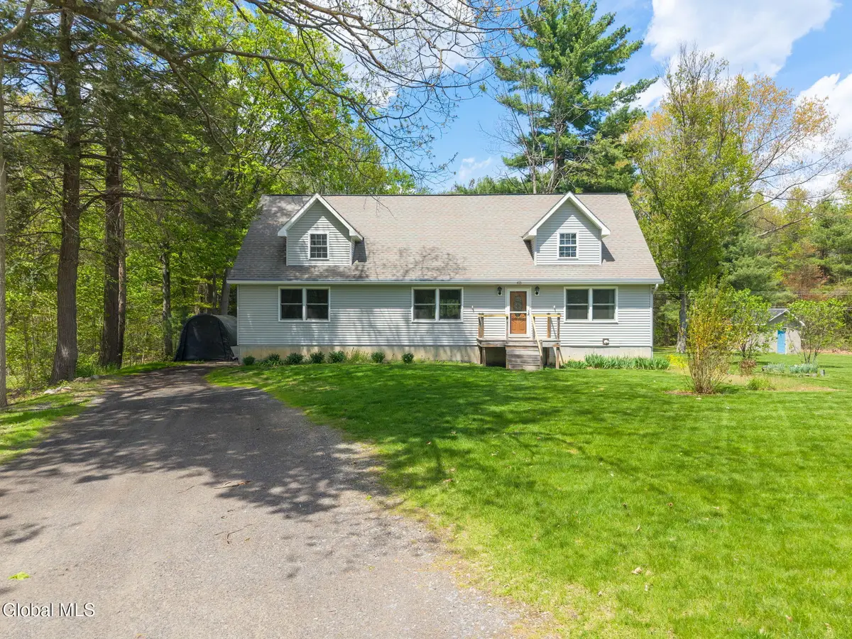 1129 Meadowdale Road, Guilderland, NY 12009 - #1