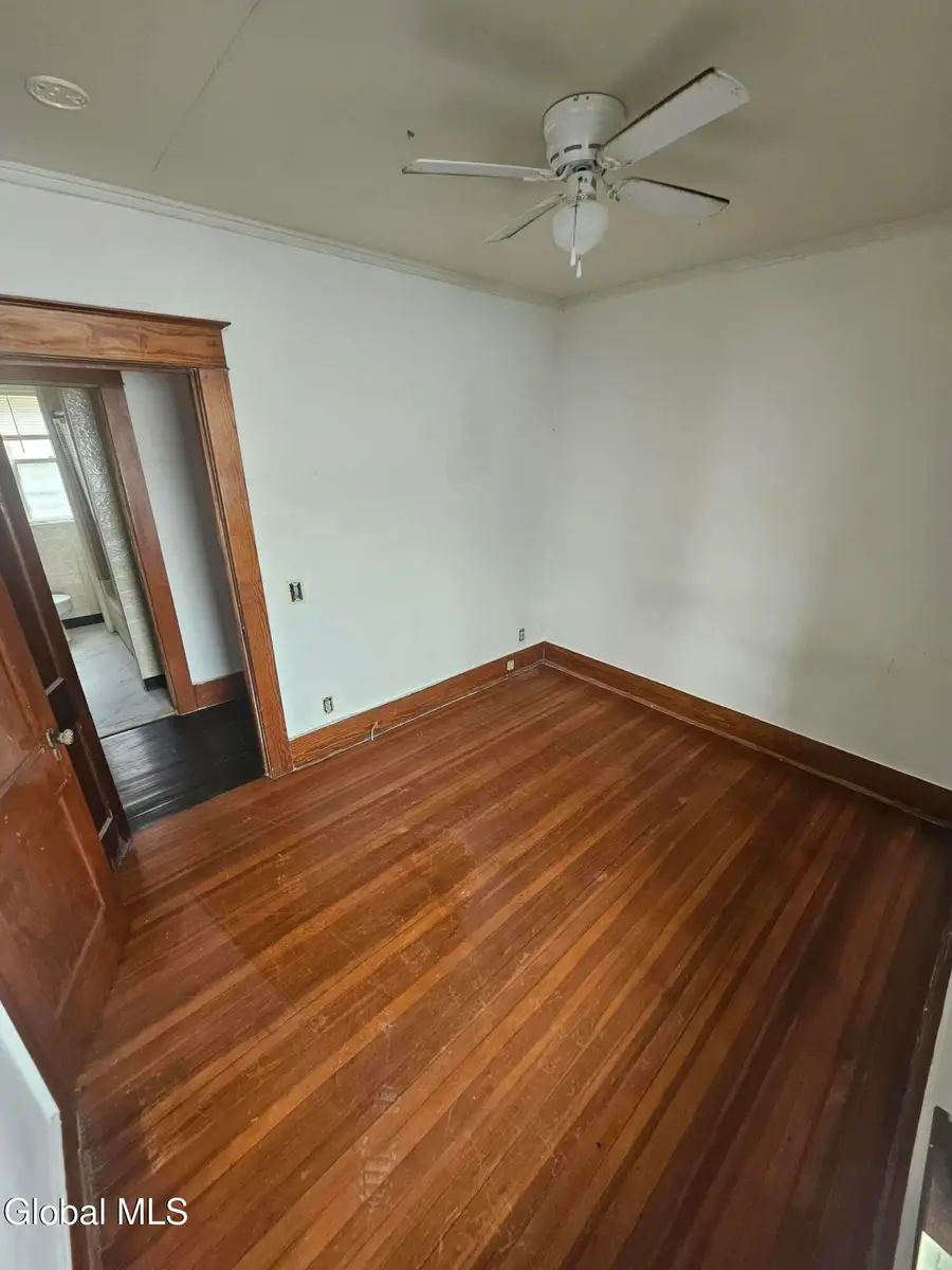 8 Lomasney Avenue, Schenectady, NY 12308 - #2
