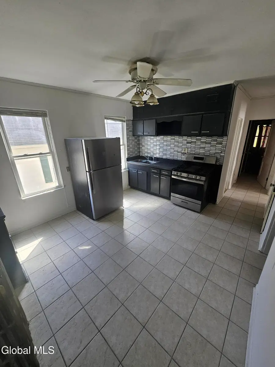 8 Lomasney Avenue, Schenectady, NY 12308 - #3