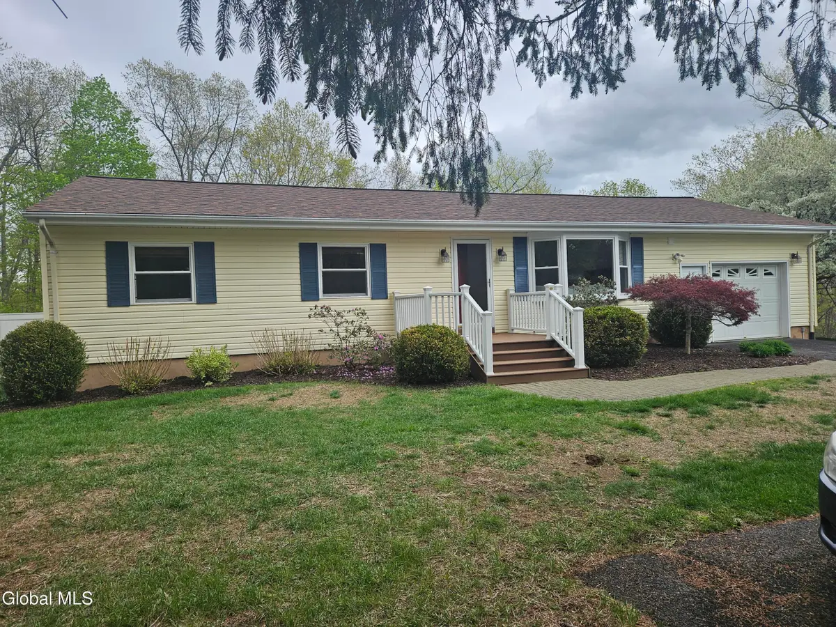 66 Beach Road, Halfmoon, NY 12065 - #1