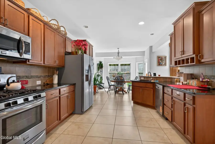 12 Carrington Court, Clifton Park, NY 12065 - #2