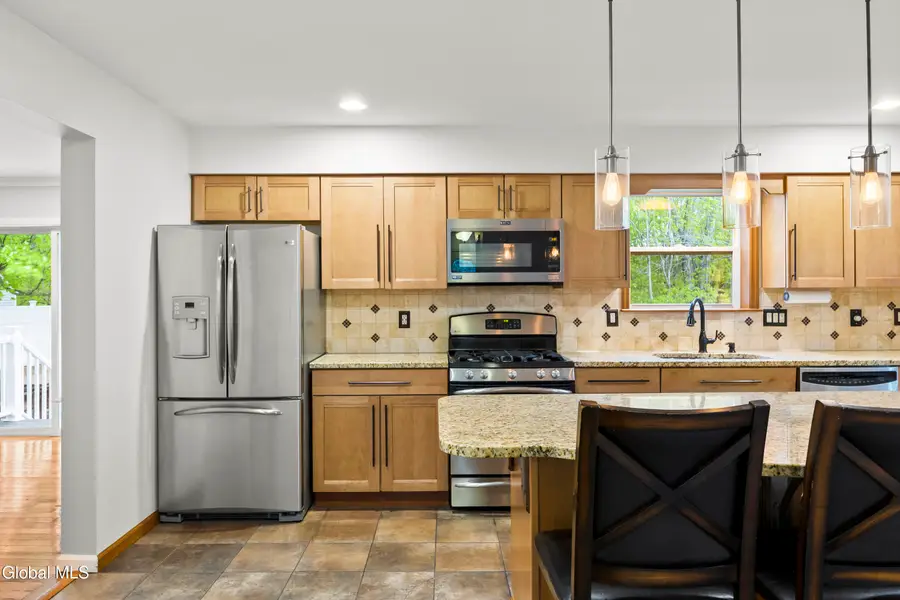 13 Tamian Pass, Malta, NY 12019 - #2
