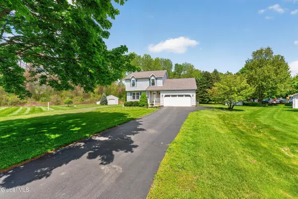 5 Center Court, Clifton Park, NY 12065