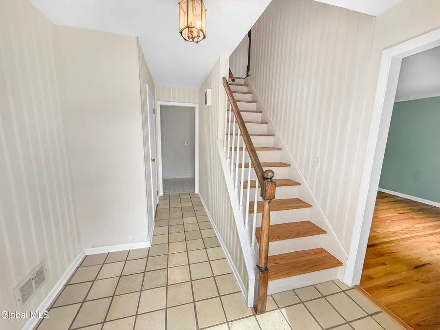 33 Fairway Avenue, Bethlehem, NY 12054 - #3