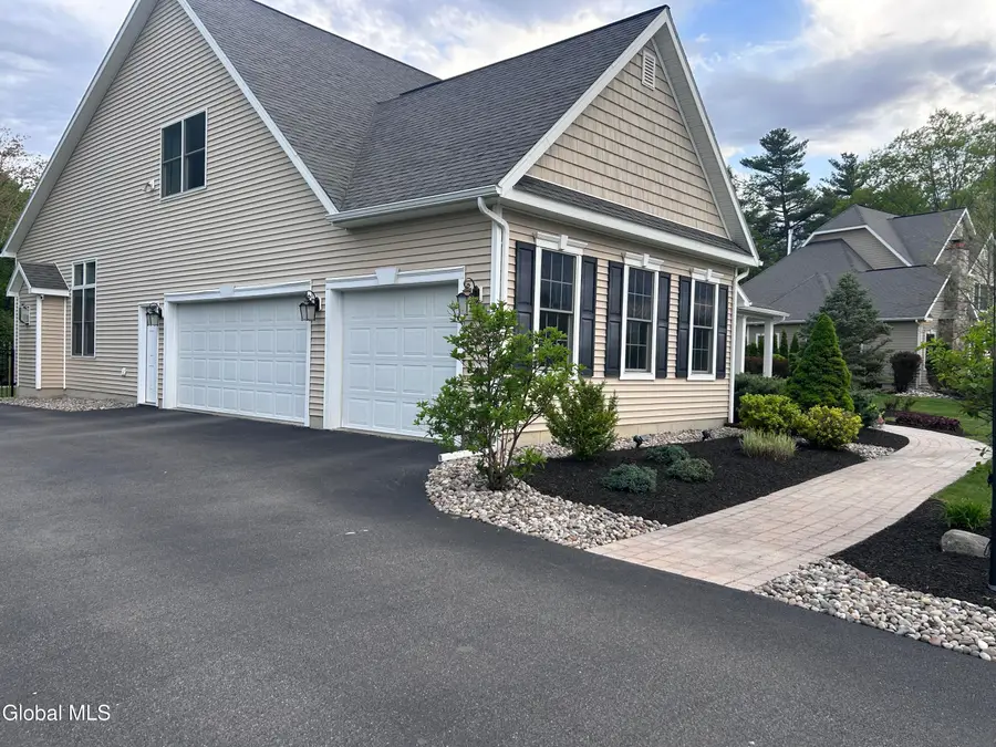 224 Brittany Place, Niskayuna, NY 12309 - #3