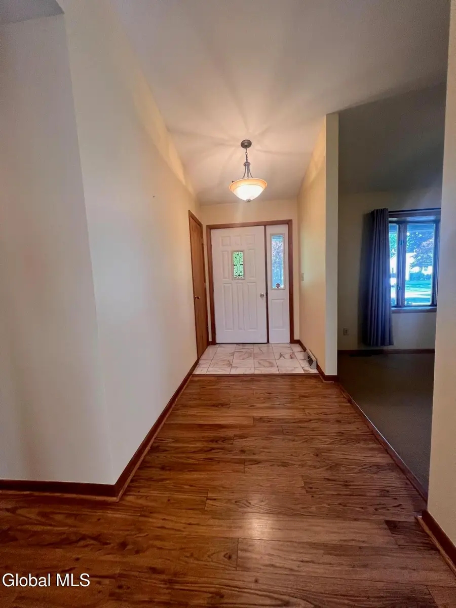 6 St Francis Lane, Colonie, NY 12304 - #2