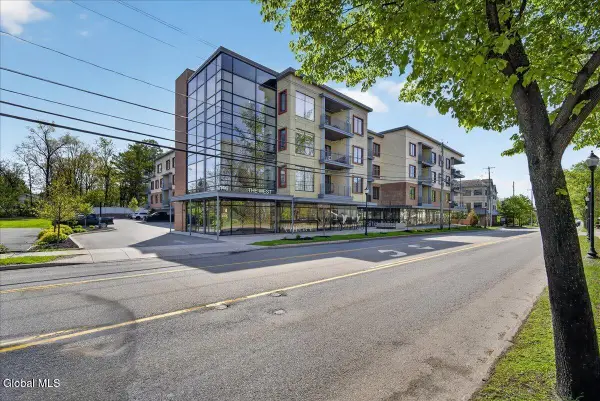 116 West #UNIT 401, Saratoga Springs, NY 12866