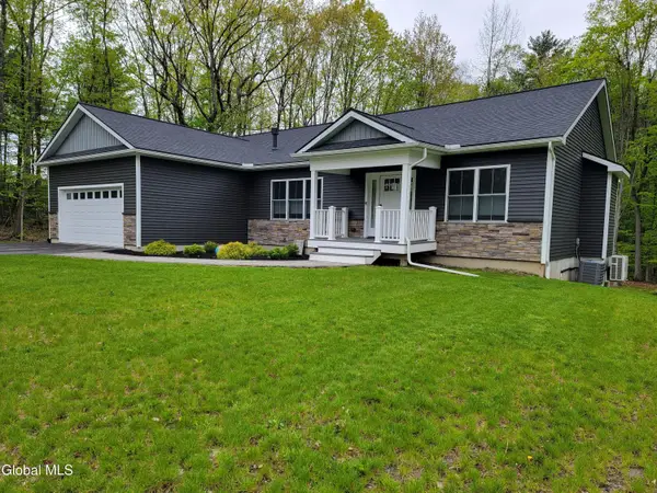 70 Smith Road, Halfmoon, NY 12065