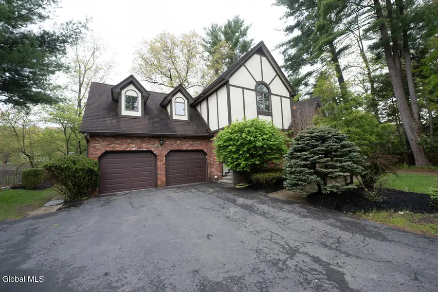 482 Spring Hollow Court, Westmere, NY 12203 - #2