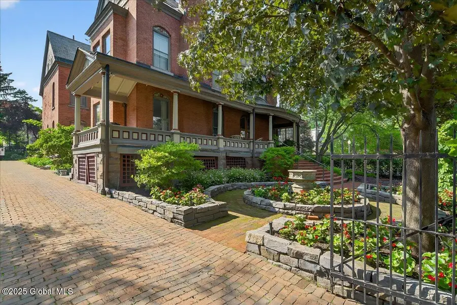 605 N Broadway, Saratoga Springs, NY 12866 - #2