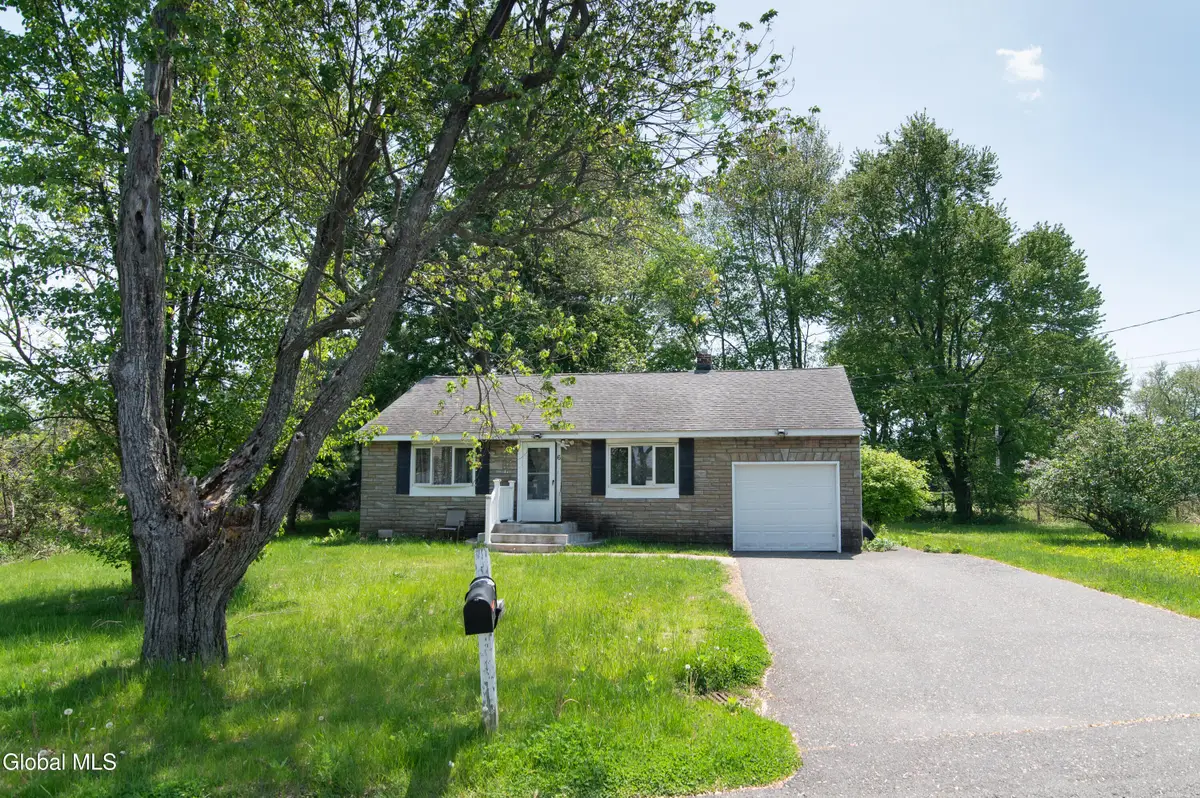 6 Tennessee Avenue, Colonie, NY 12205 - #1