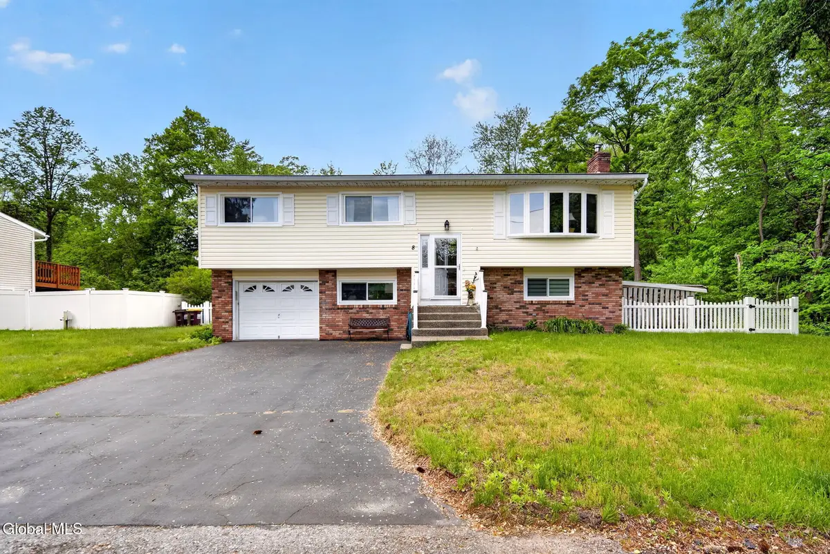8 Amy Lane, Colonie, NY 12205 - #1