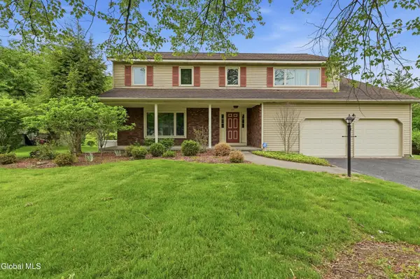 60 Surrey Mall, Bethlehem, NY 12159