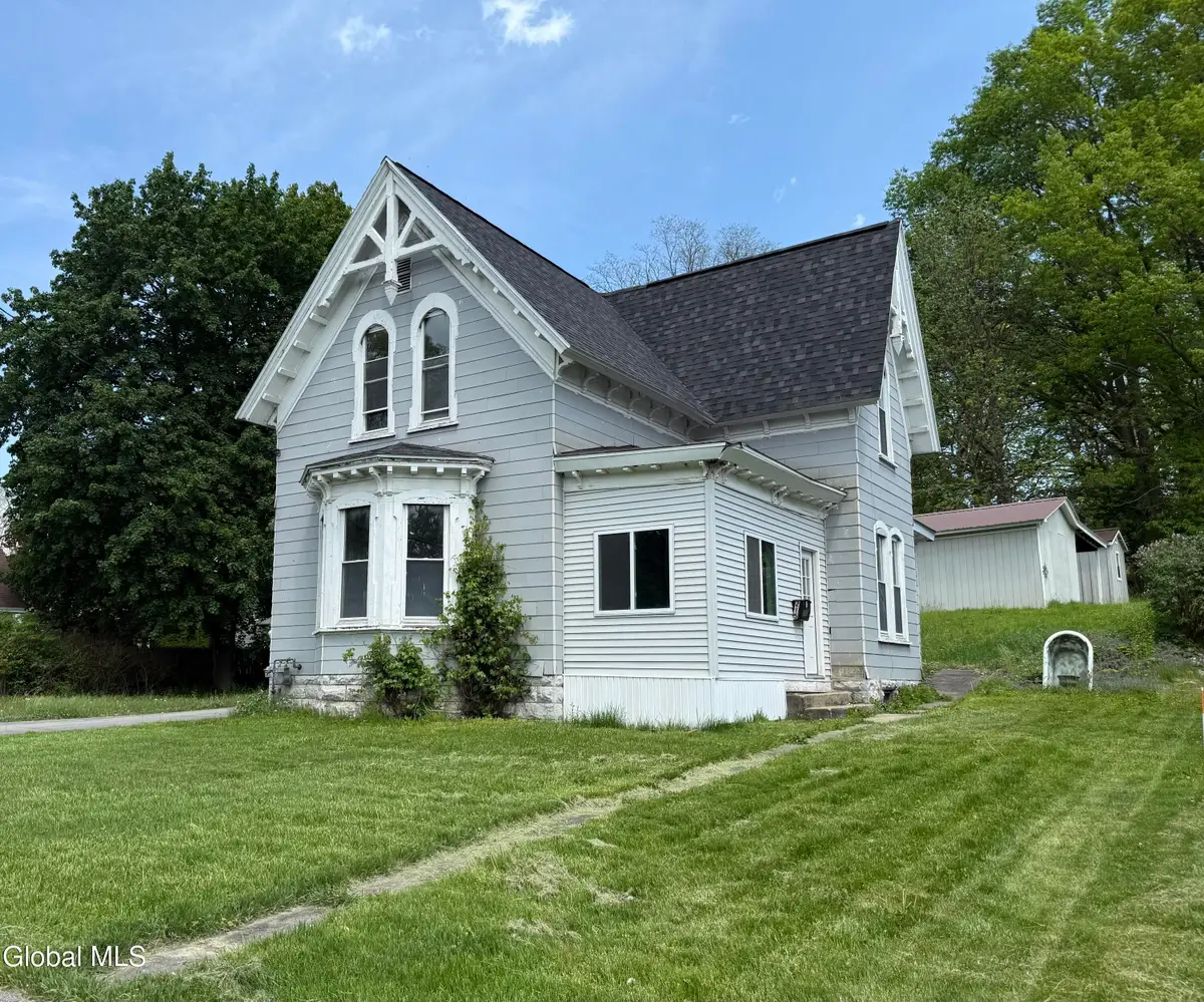 215 Forest Avenue, Amsterdam, NY 12010 - #1