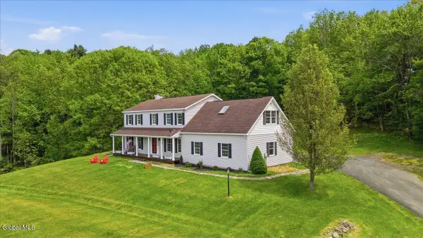 292 Mammoth Spring Road, North Greenbush, NY 12144