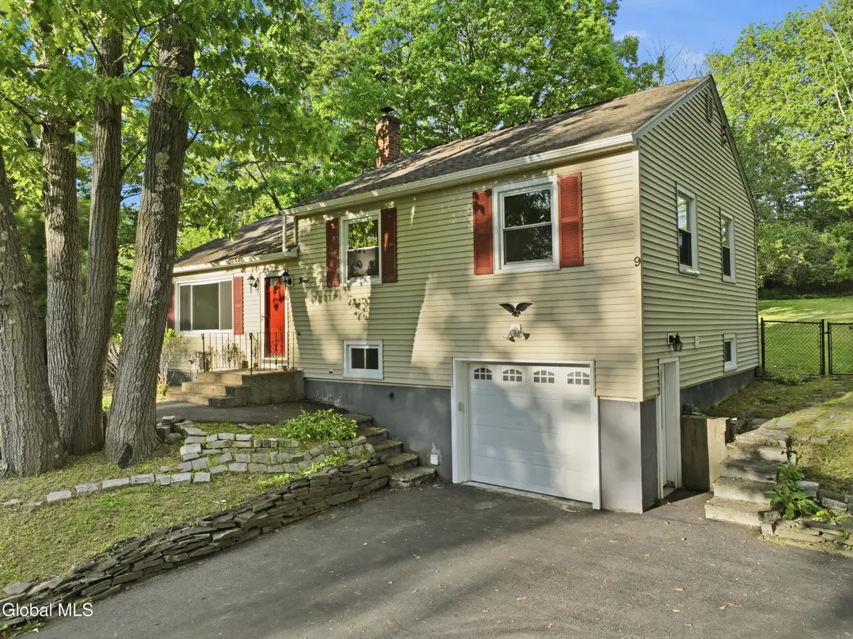 9 W Skyview Drive, Cohoes, NY 12047 - #1