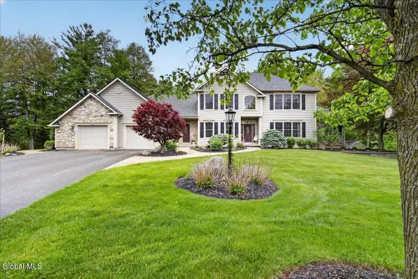 4 Callaway Court, Clifton Park, NY 12019