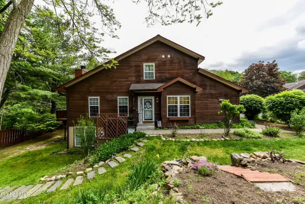 12 Tracey Court, Troy, NY 12180