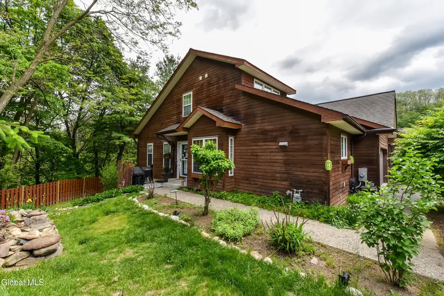 12 Tracey Court, Troy, NY 12180 - #2