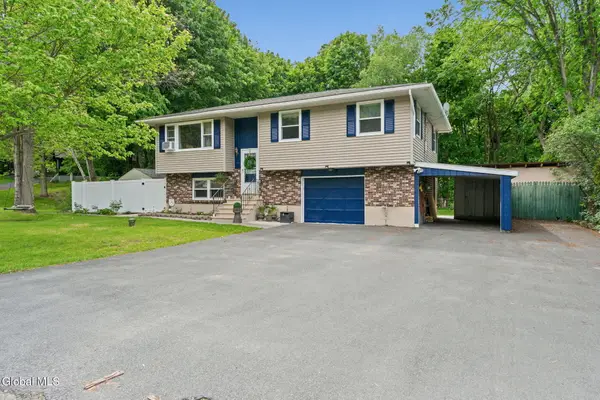 54 Kuhl Boulevard, North Greenbush, NY 12198