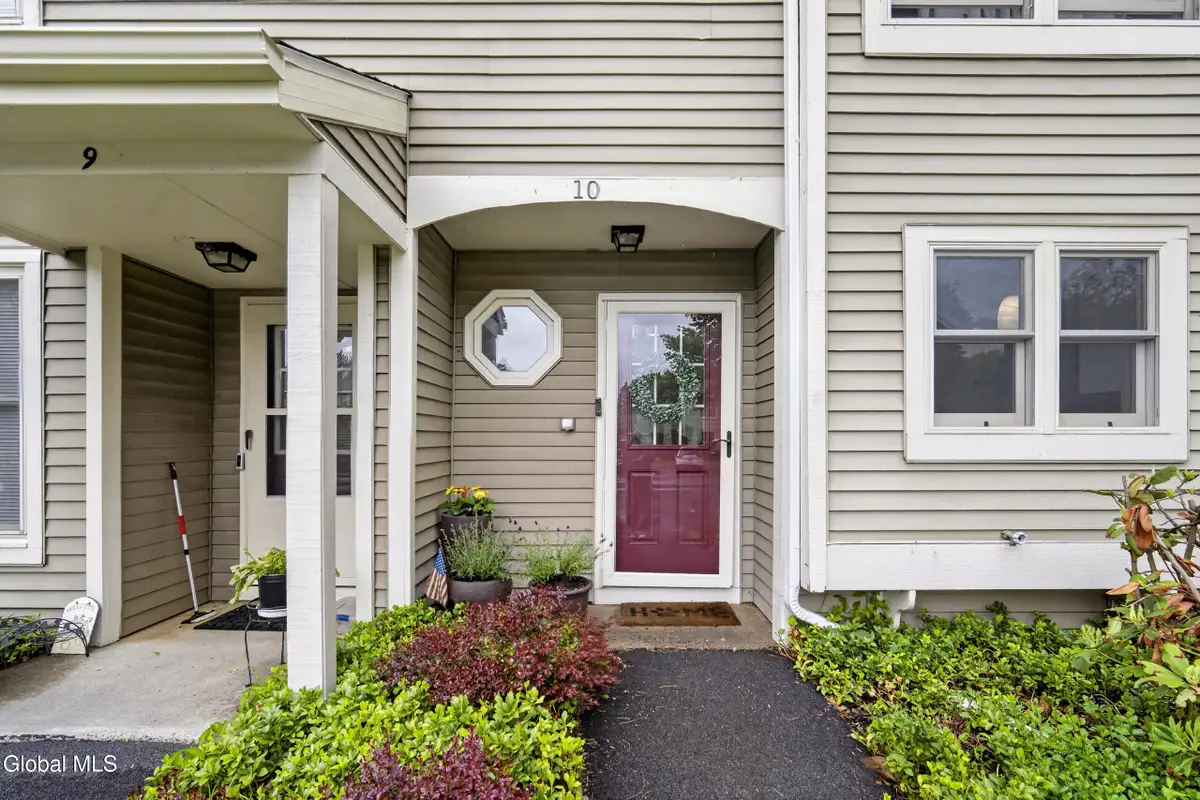 10 Redcoat Court, Halfmoon, NY 12065 - #1