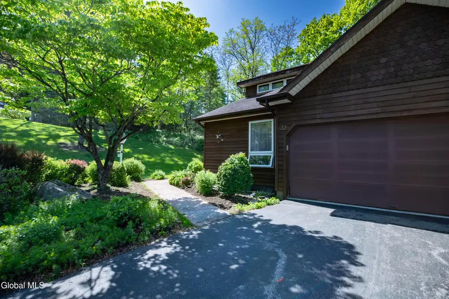 32 Lillian Lane, Troy, NY 12180 - #2