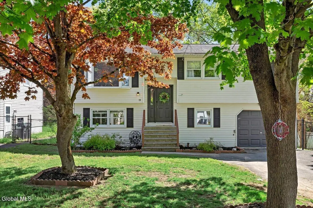 19 James Lane, Troy, NY 12182 - #1