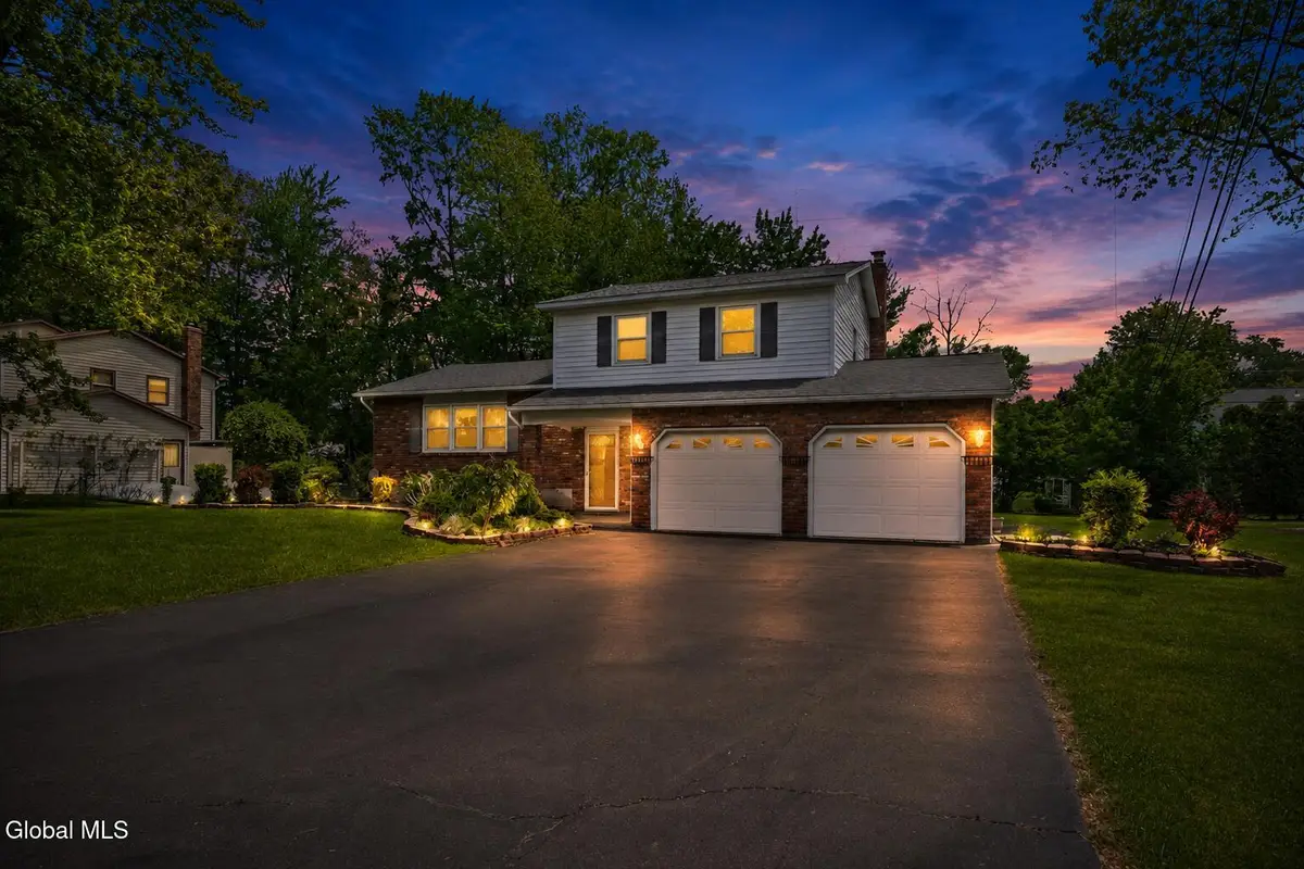 756 Hampshire Seat, Niskayuna, NY 12309 - #1