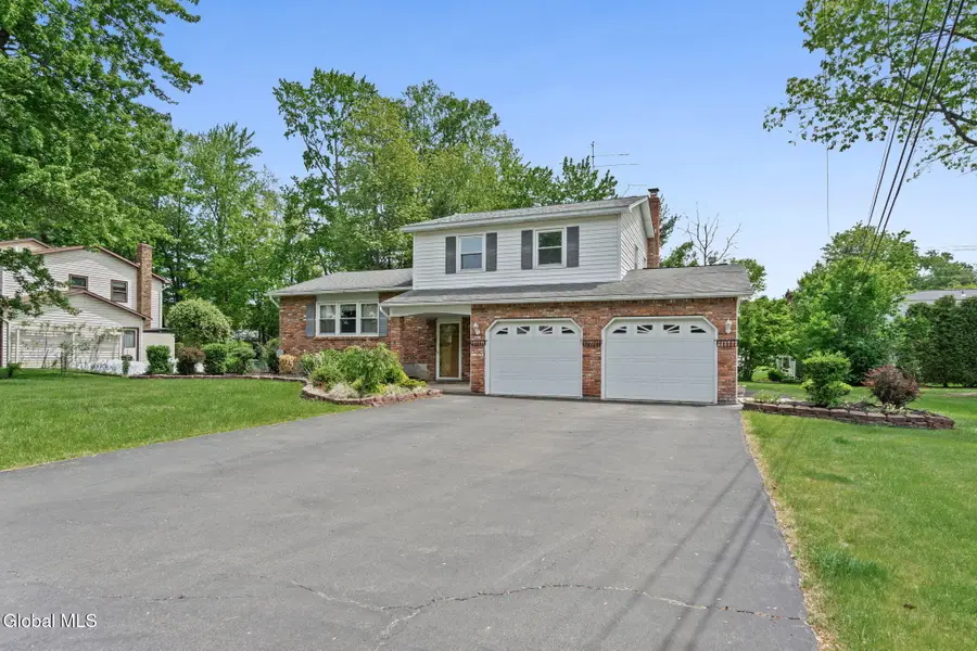 756 Hampshire Seat, Niskayuna, NY 12309 - #2