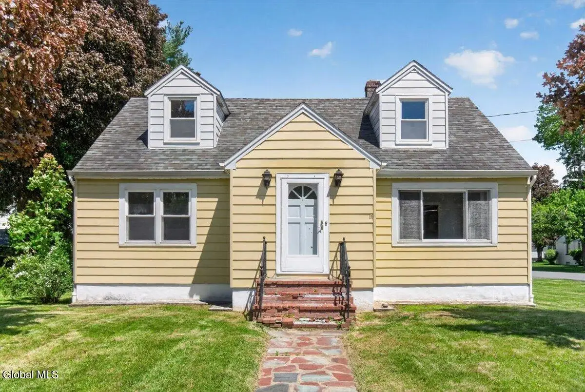 20 Washington Avenue, Halfmoon, NY 12118 - #1