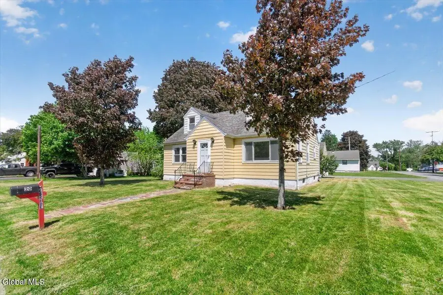 20 Washington Avenue, Halfmoon, NY 12118 - #2