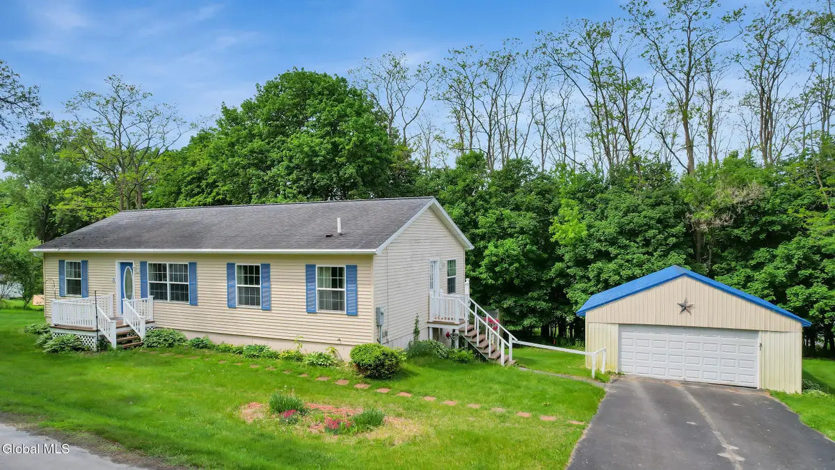 31 Oak Street, Hoosick Falls, NY 12090 - #1