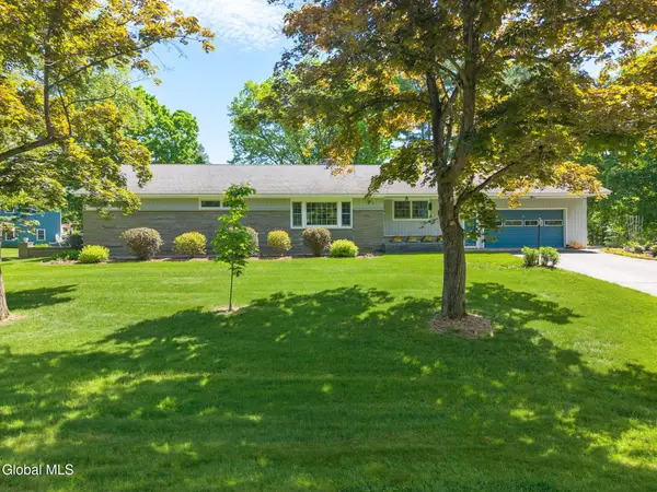 6 W Hite Court, Guilderland, NY 12303