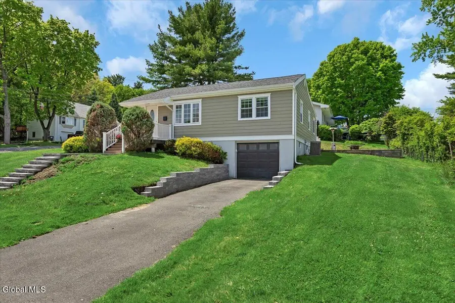 15 Youngs Place, Latham, NY 12110 - #3
