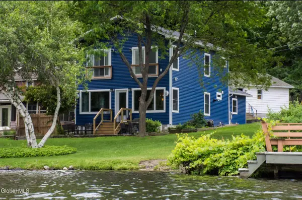 90 W Shore Drive, Kinderhook, NY 12184