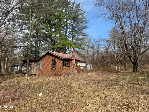18 Sunset Drive, Bethlehem, NY 12158
