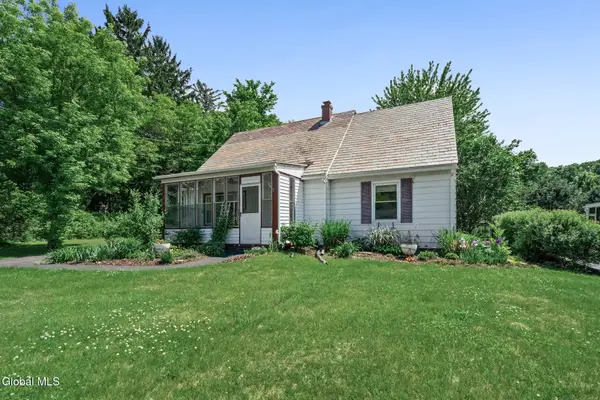 4 W Avenue B, North Greenbush, NY 12144