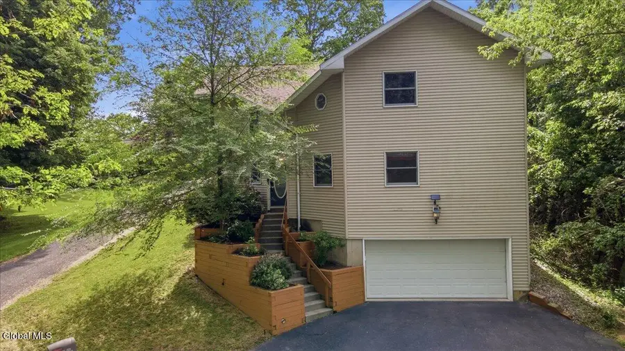 207 Hillcrest Avenue, Albany, NY 12203 - #2