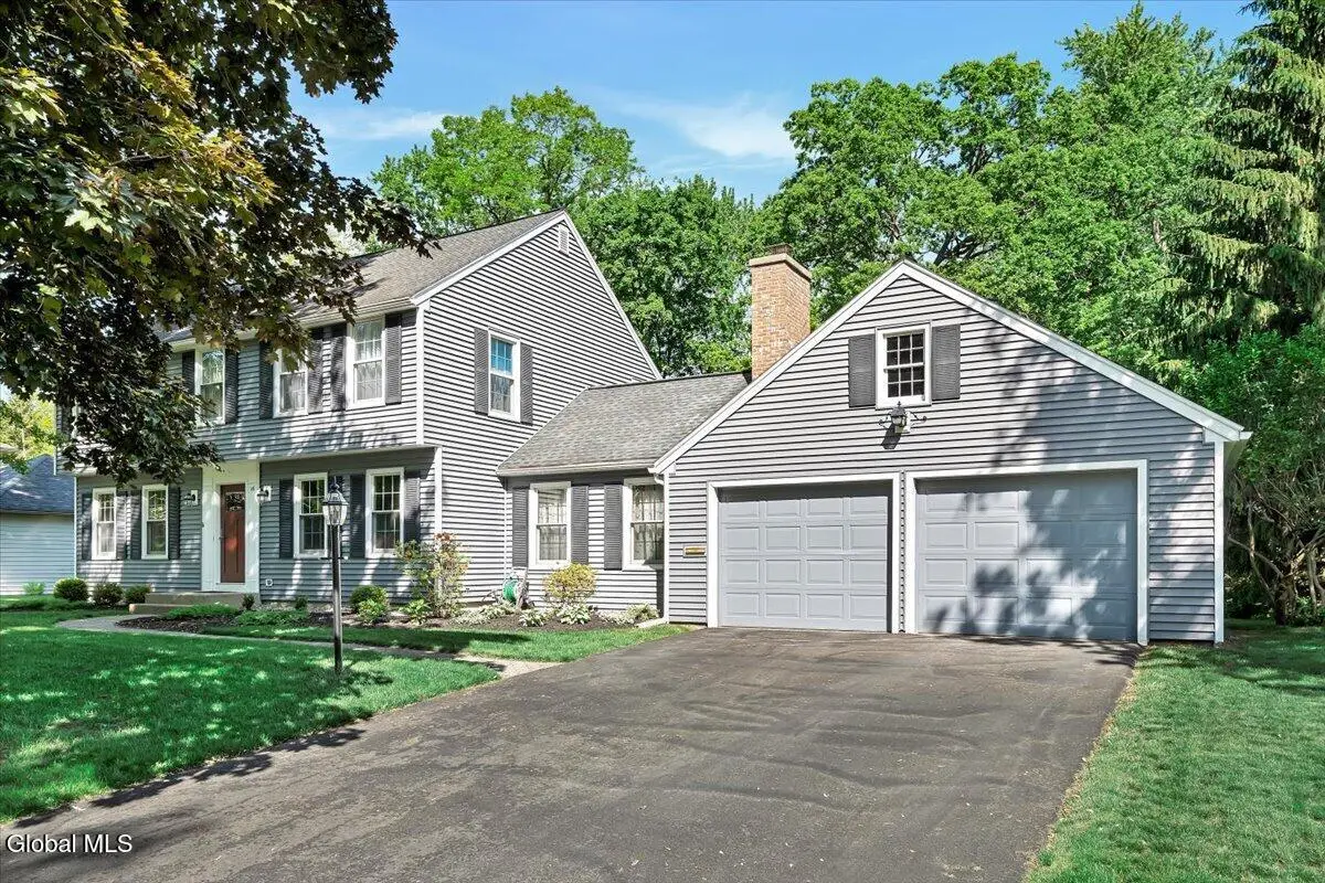 16 Longwood Drive, Bethlehem, NY 12054 - #1