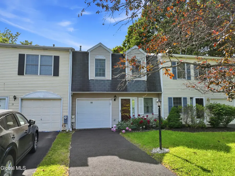 11 Bridgewood Lane, Watervliet, NY 12189 - #2